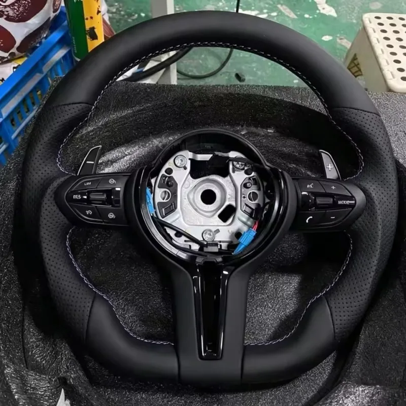 Car Accessories For Steering Wheel - Volant de voiture en cuir pour